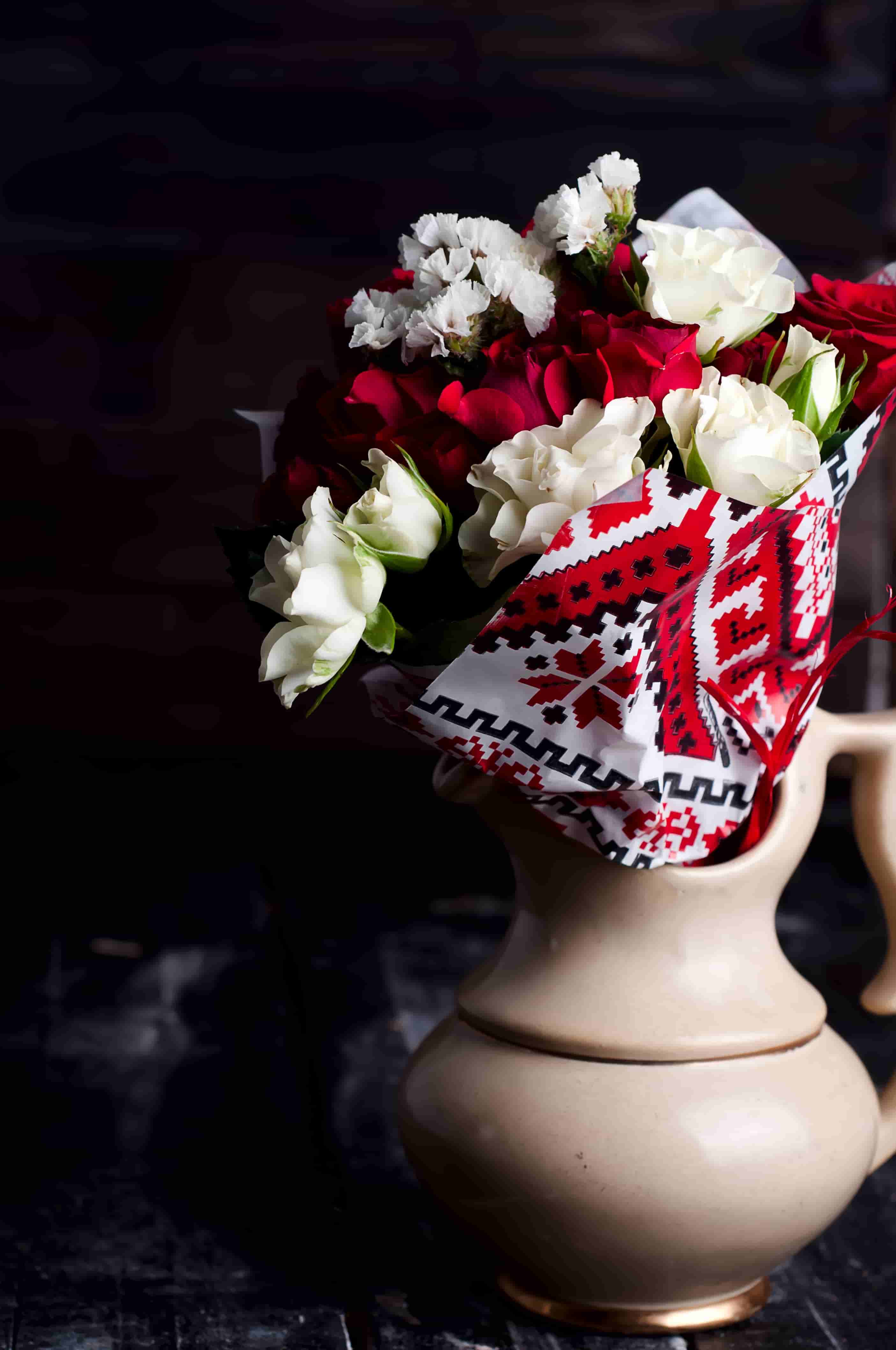 bouquet of red and white roses images in hd